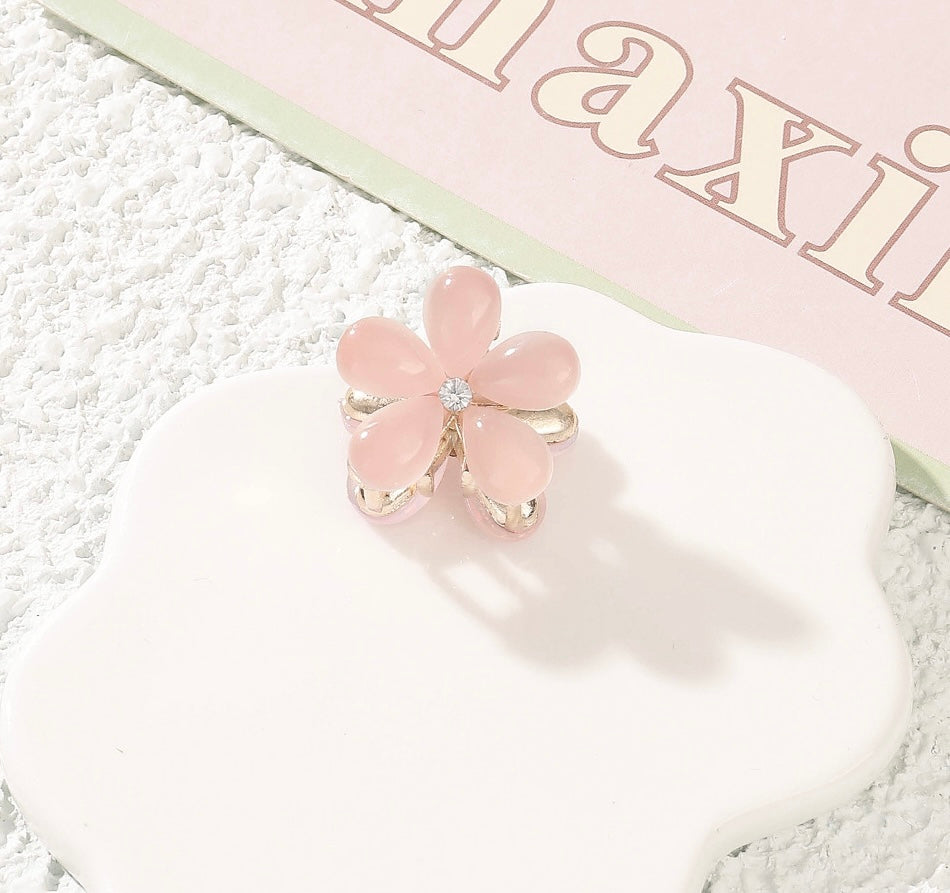 Small Pink Daisy Claw